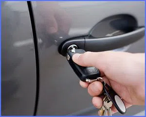 Dayton Pro Locksmith Dayton, OH 937-780-8029 - car-door-unlocking